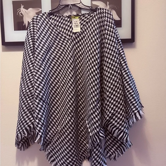 Black and White Houndstooth Poncho - Picture 1 of 2